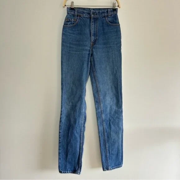 Vintage Levi's Slim Fit Medium Wash size 27 - Picture 1 of 8